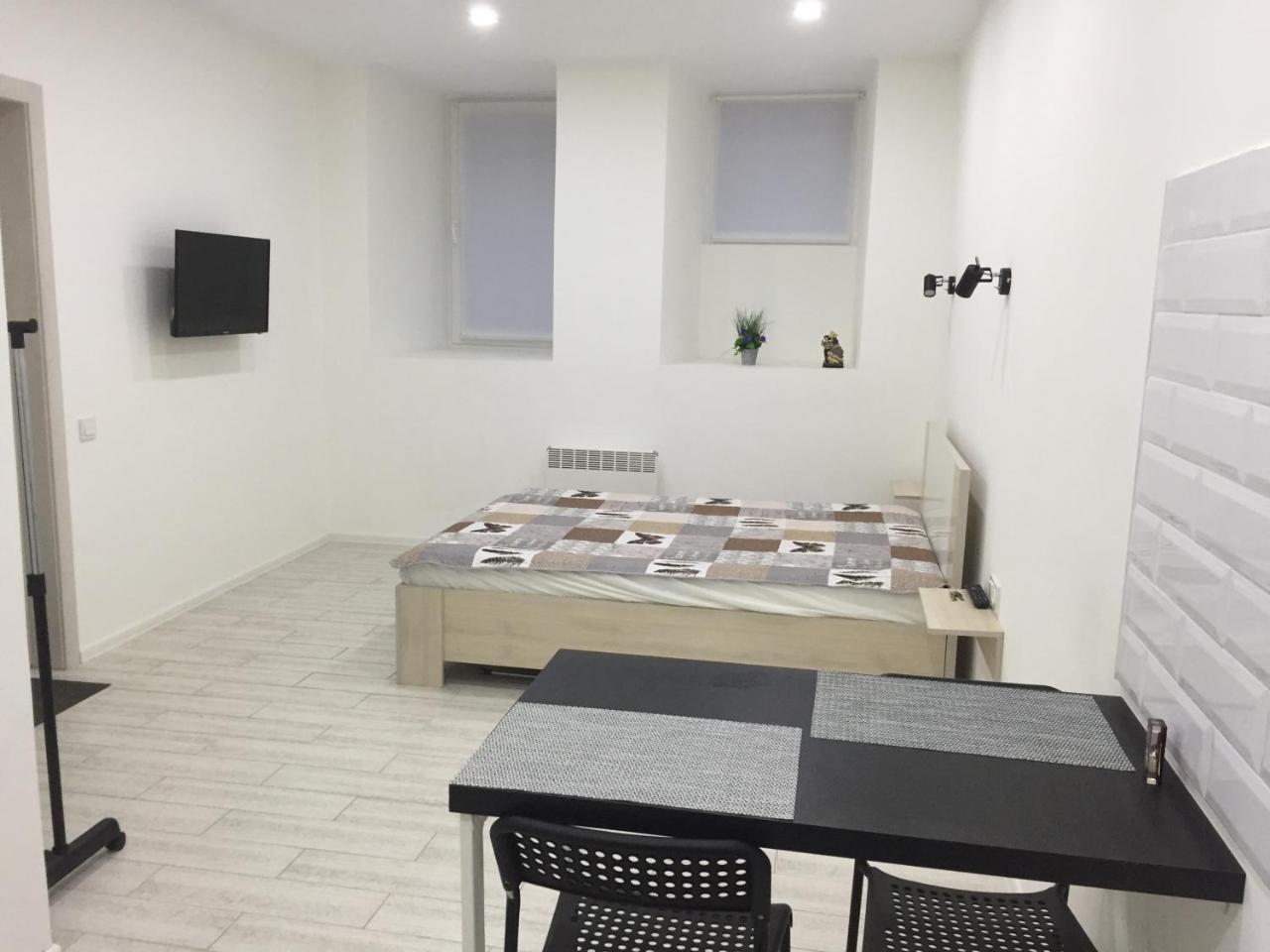 Small Underground Apartment At The Center Херсон Екстериор снимка